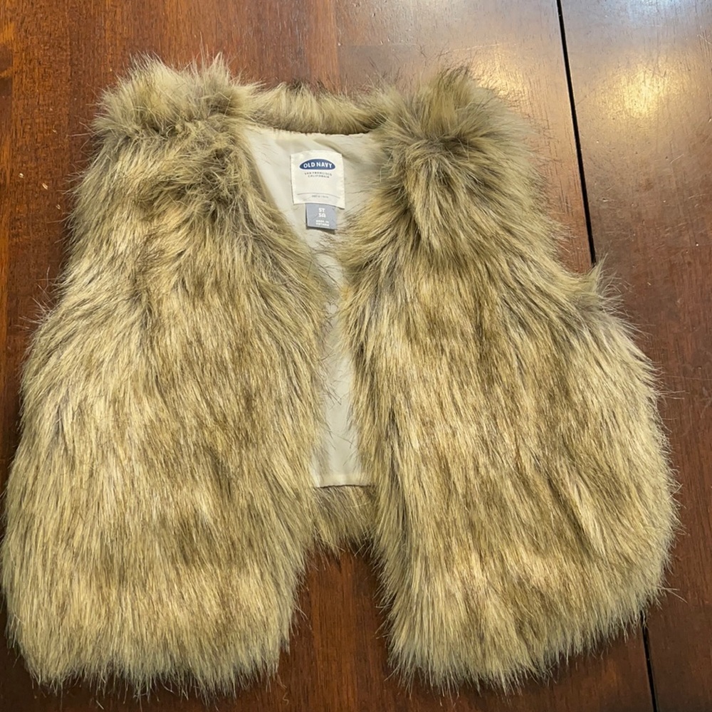 Girls old navy size 5t faux fur vest